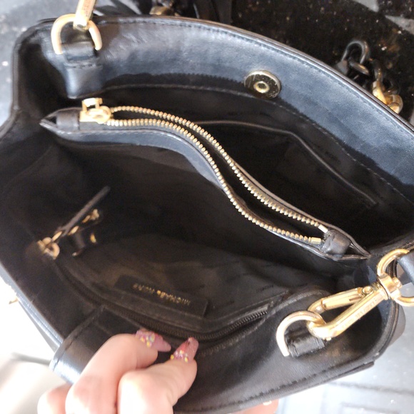 Michael Kors CYNTHIA SMALL NORTH SOUTH CONVERTIBLE SATCHEL black leather - Picture 8 of 13